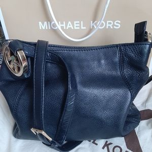 Michael kors crossbody bag💕